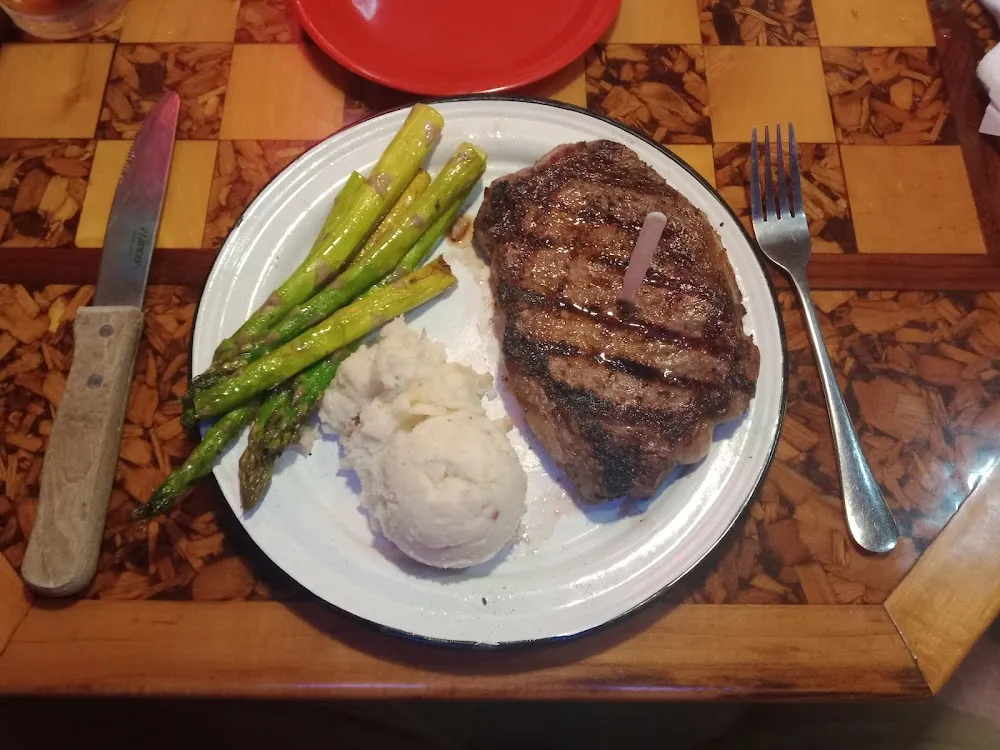 Ribeye with Mashed Potatoes and Asparagus